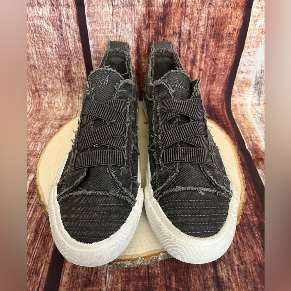 Blowfish Malibu | Women’s Distressed Canvas Sneakers - Picture 2 of 6